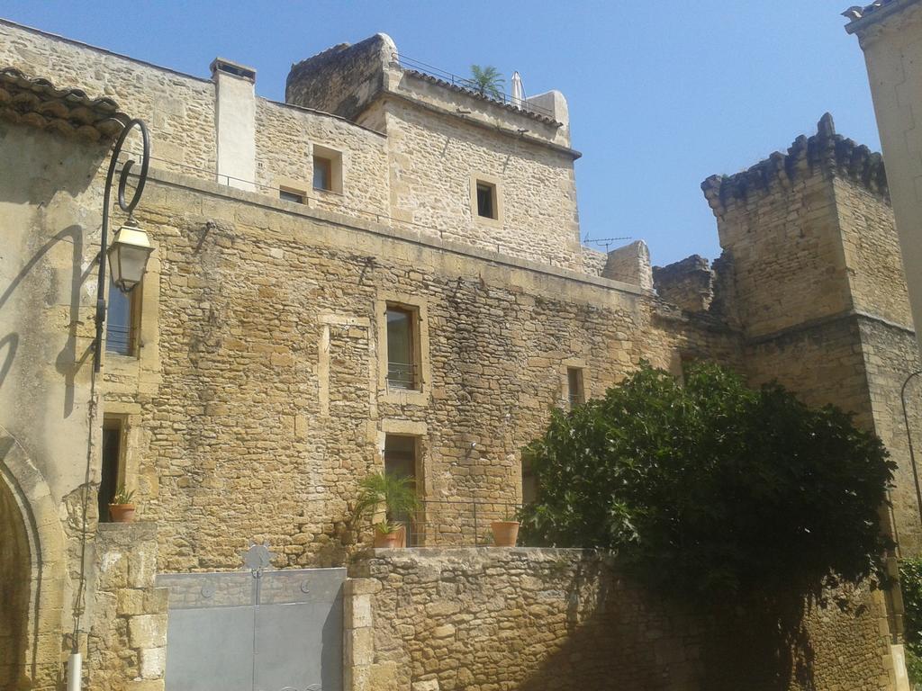 Guesthouse De Cambis B&B Remoulins Dış mekan fotoğraf