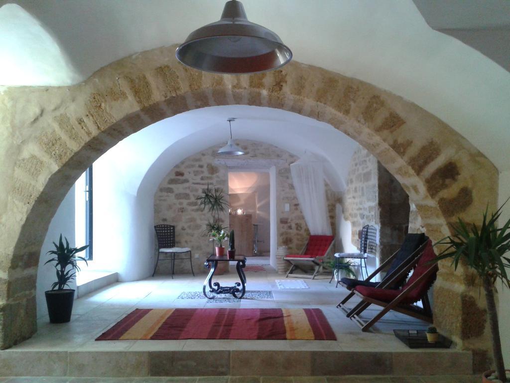 Guesthouse De Cambis B&B Remoulins Dış mekan fotoğraf